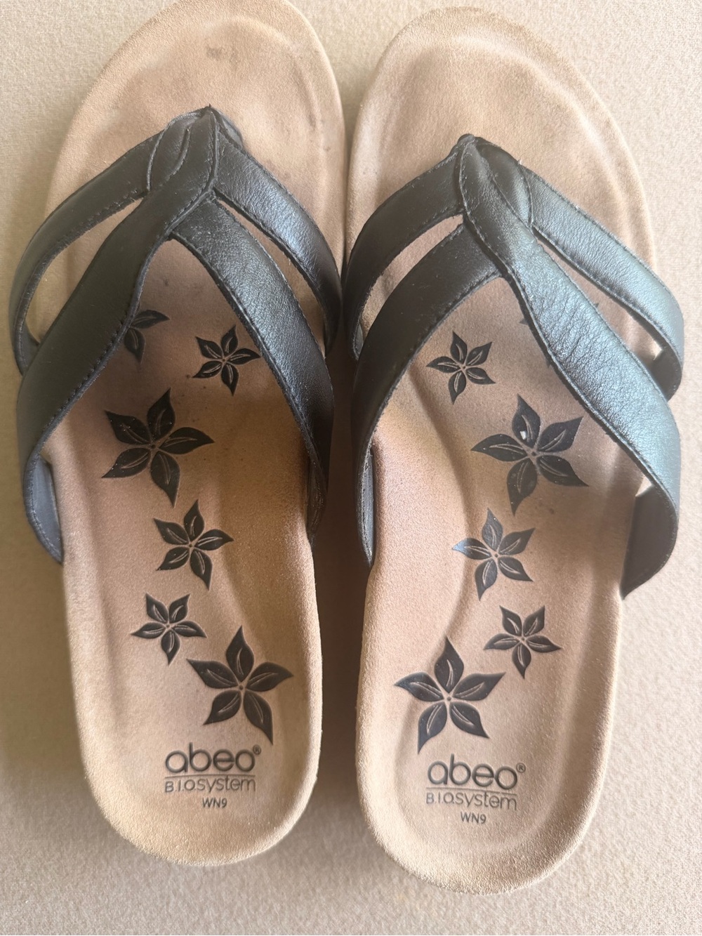 Abeo Biosystem sandals featuring contoured footbed designed for arch support Sz9